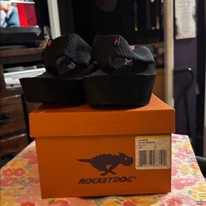 Rocket Dog flip flops with heal